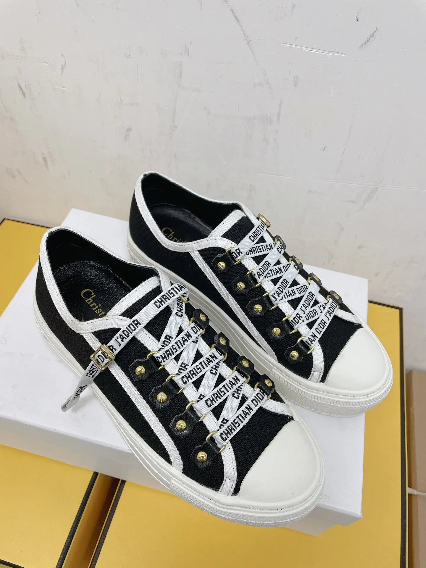 👟👟Ex-factory price 420👟👟 DIOR classic casual shoes black and white, classic 2 colors + 21 spring and summer latest colors, black and white, countless Internet celebrity shows, crazy rhythm, 21 spring and summer new products have richer materials, craftsmanship and design elements, so beautiful🔸Number: 35-40